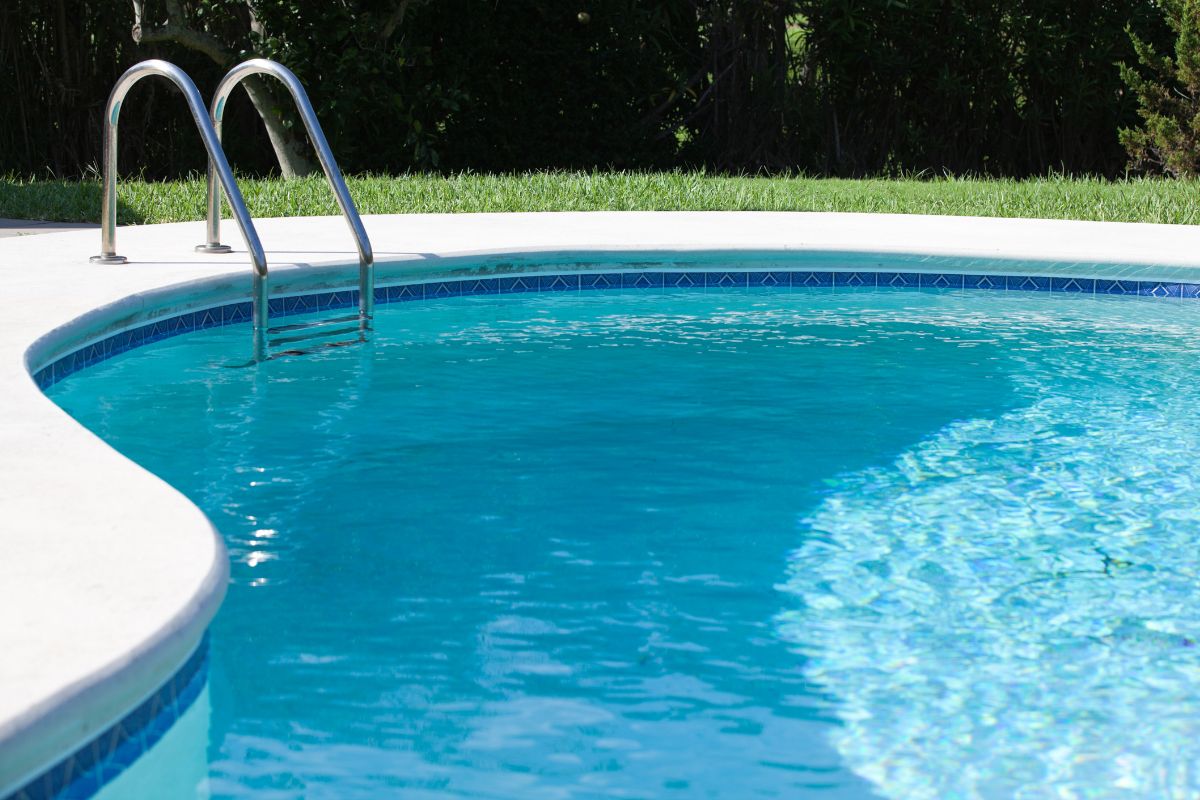 The color of your pool's plaster can significantly alter its aesthetic. Typically, swimming pool plaster is made from pure white Portland cement.