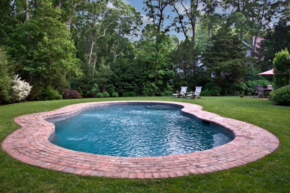 The pool is free from dead algae.