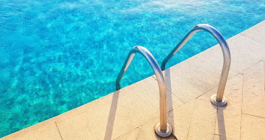 The pool has a clean and clear water.