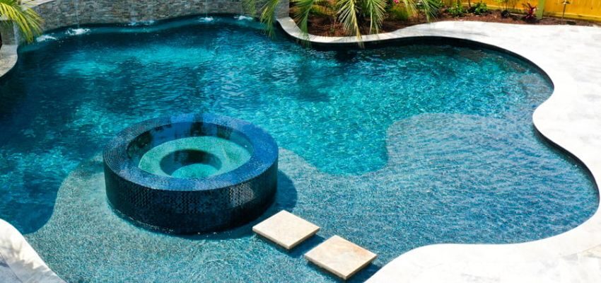 gunite (2) Gunite pools are prized for their longevity and resilience, making them a top choice for homeowners who want both beauty and strength.